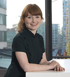 Dr. Yvonne Braukhoff ist wissenschaftliche Mitarbeiterin am Institut für Arbeitswissenschaft der RUB Dr. Yvonne Braukhoff ist wissenschaftliche Mitarbeiterin am Institut für Arbeitswissenschaft der RUB
