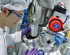 Für eine zuverlässige Produktion müssen Chemieunternehmen dafür sorgen, dass auch die IT-Sicherheit entsprechend leistungsfähig ist. Chemieunternehmen BCN Peptides